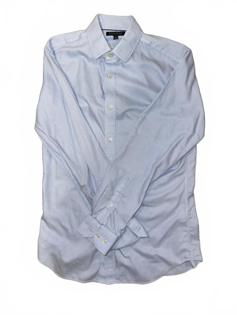 Men’s Banana Republic light blue button up shirt Size Medium